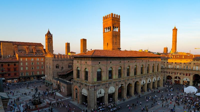 Il sindaco di Bologna: il popolo che protesta è una ”macchina del fango”