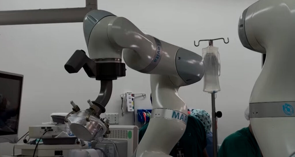 Telecamera guidata dall’AI: svolta nella chirurgia laparoscopica