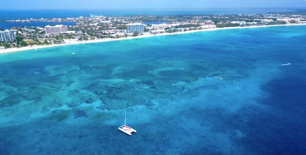 Isole Cayman: incanto caraibico dal cielo