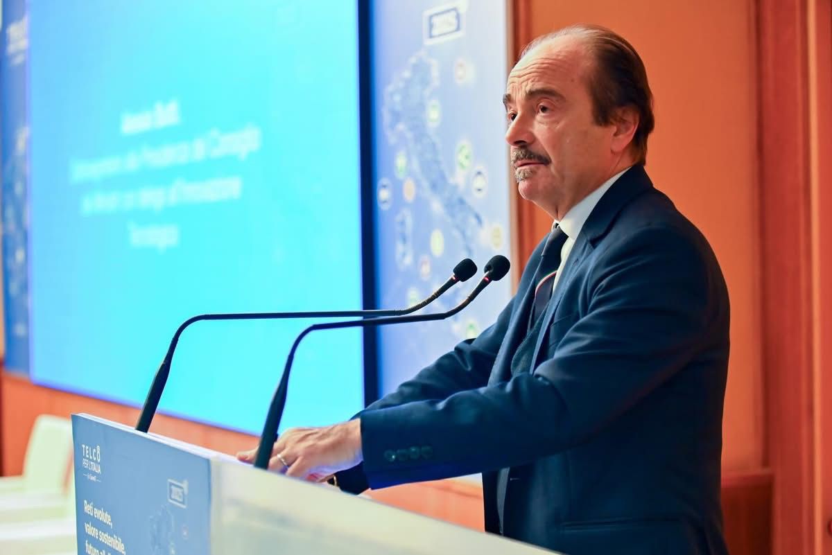 La retorica non basta: perché il “nuovo patto” di Butti sulle telecomunicazioni è un’illusione
