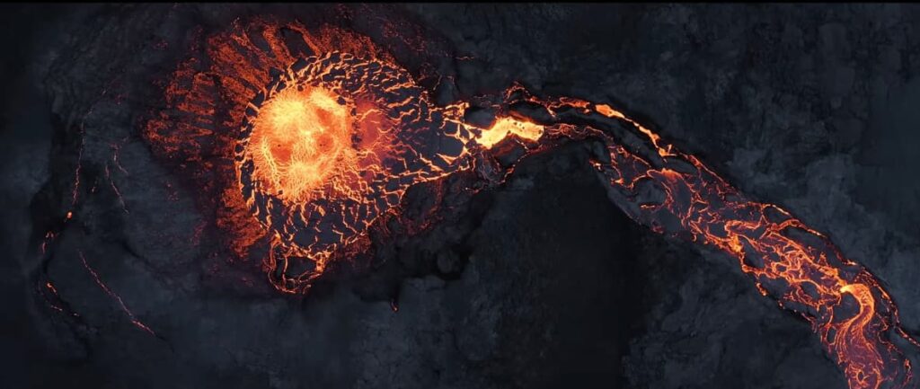 Fagradalsfjall: il vulcano islandese in eruzione catturato dal drone