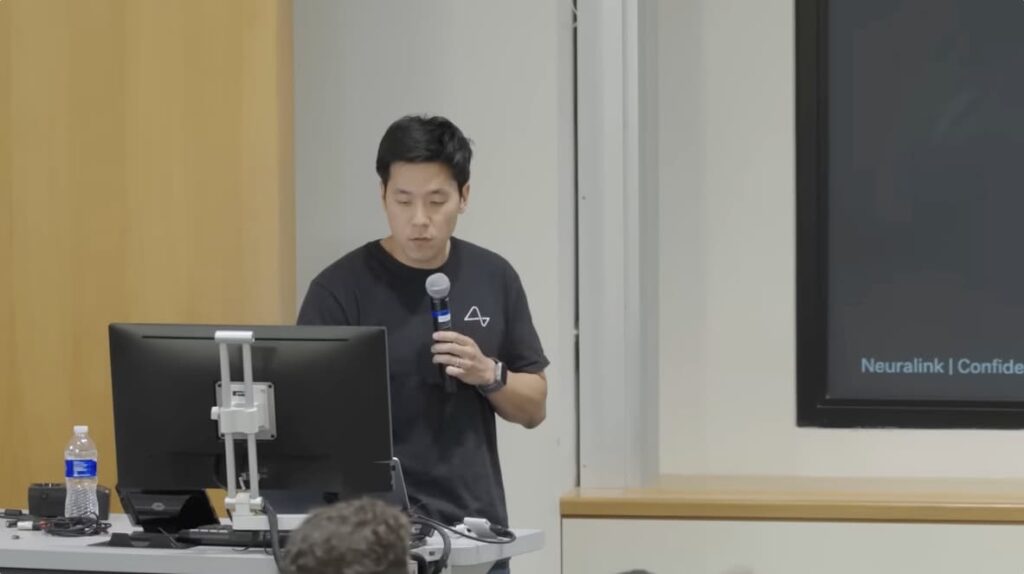 Neuralink avanza: 13 persone controllano dispositivi con il pensiero